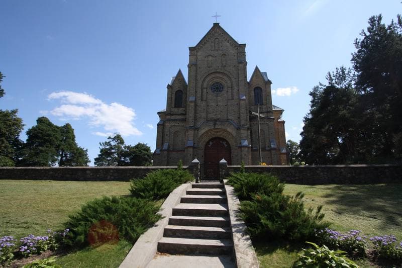 Kostel-Otyskaniya-Svyatogo-Kresta.jpg
