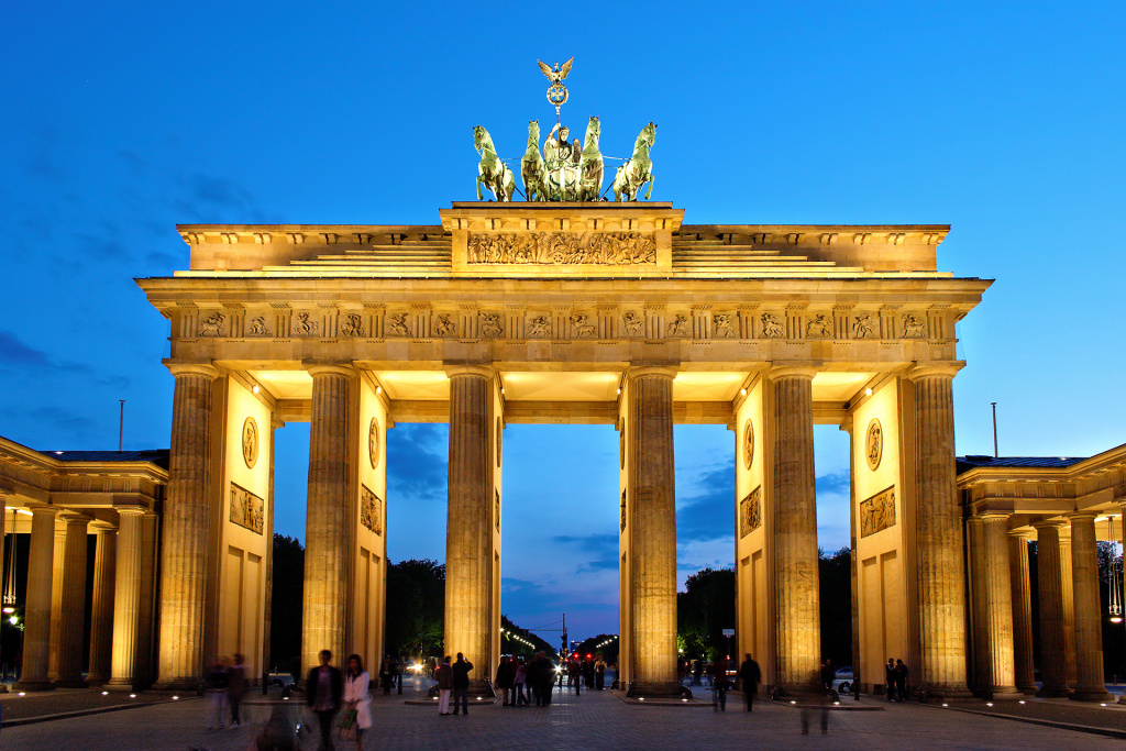 Brandenburger_Tor_abends.jpg Brandenburger_Tor_abends.jpg