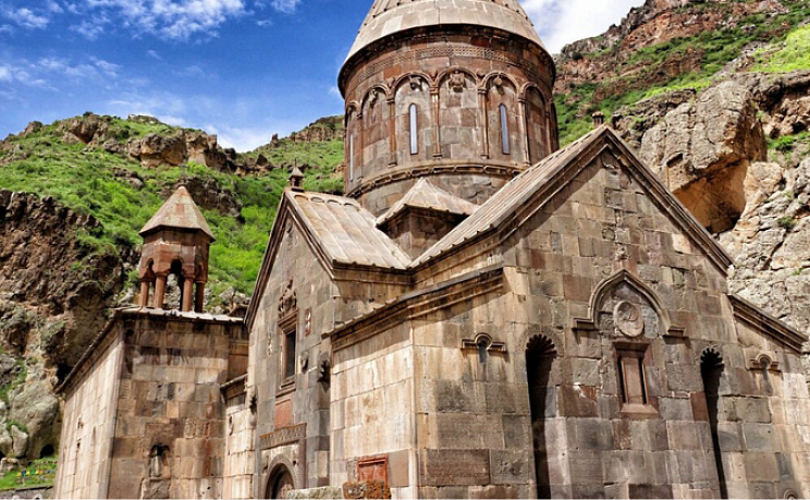 АРМЕНИЯ(Уютный Ереван и высокогорное озеро Севан, библейский Арарат, Араратская долина и знаменитый коньячный завод) - Изображение 9